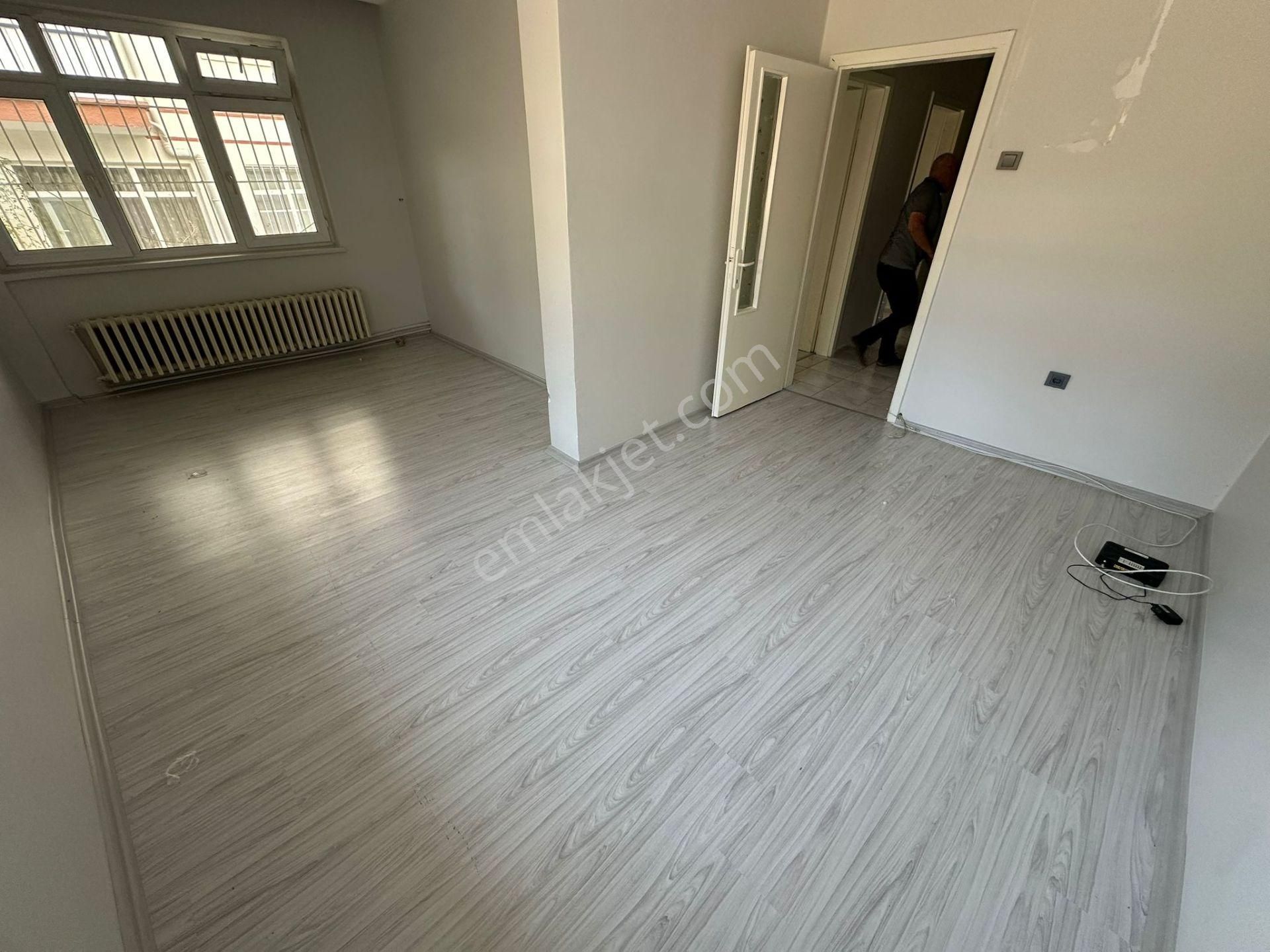 Keçiören Subayevlerinde Cadde Yakını 3+1 Kiralık Daire