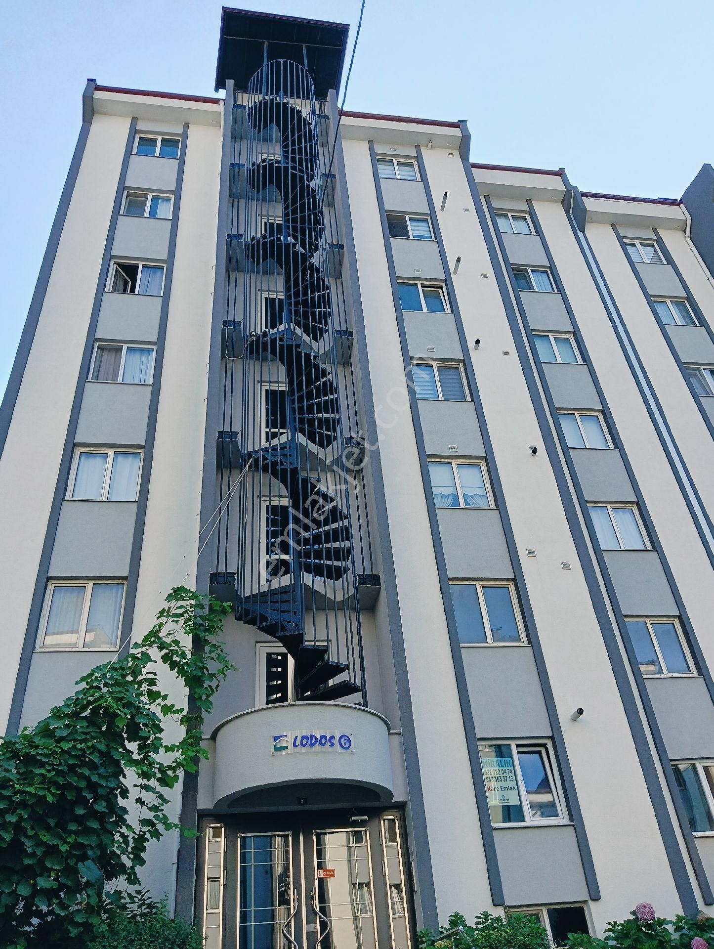 Kare Emlak'tan Mutlukent Lodosta Bakımlı Kiralık 3+1