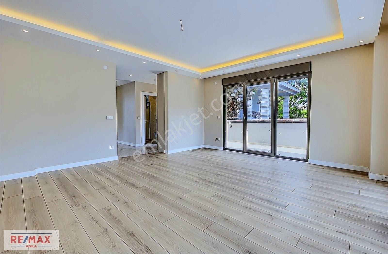 Remax Anka'dan Satılık 330 M2 Arsa İçerisinde Müstakil Villa