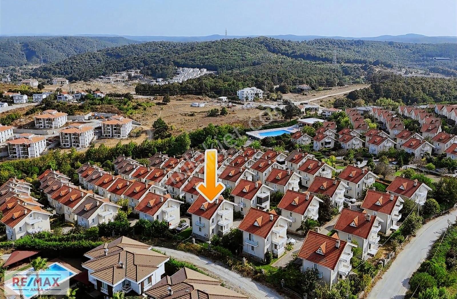 Remax Anka'dan Salkım Sitesi Satılık Bakımlı 5+1 Müstakil Villa