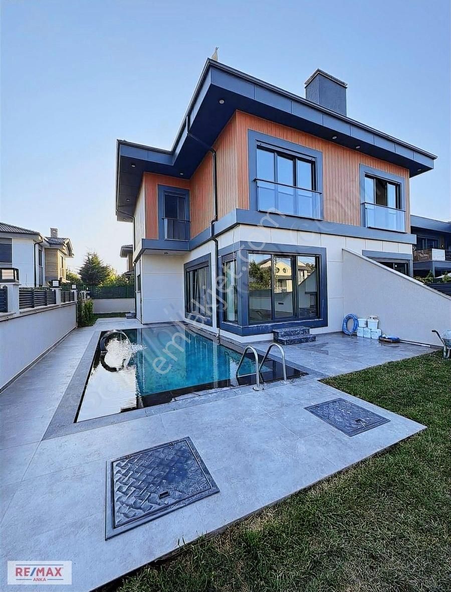 Şile Kumbaba 400 M2 Arsa İçerisinde Müstakil Havuzlu Villa