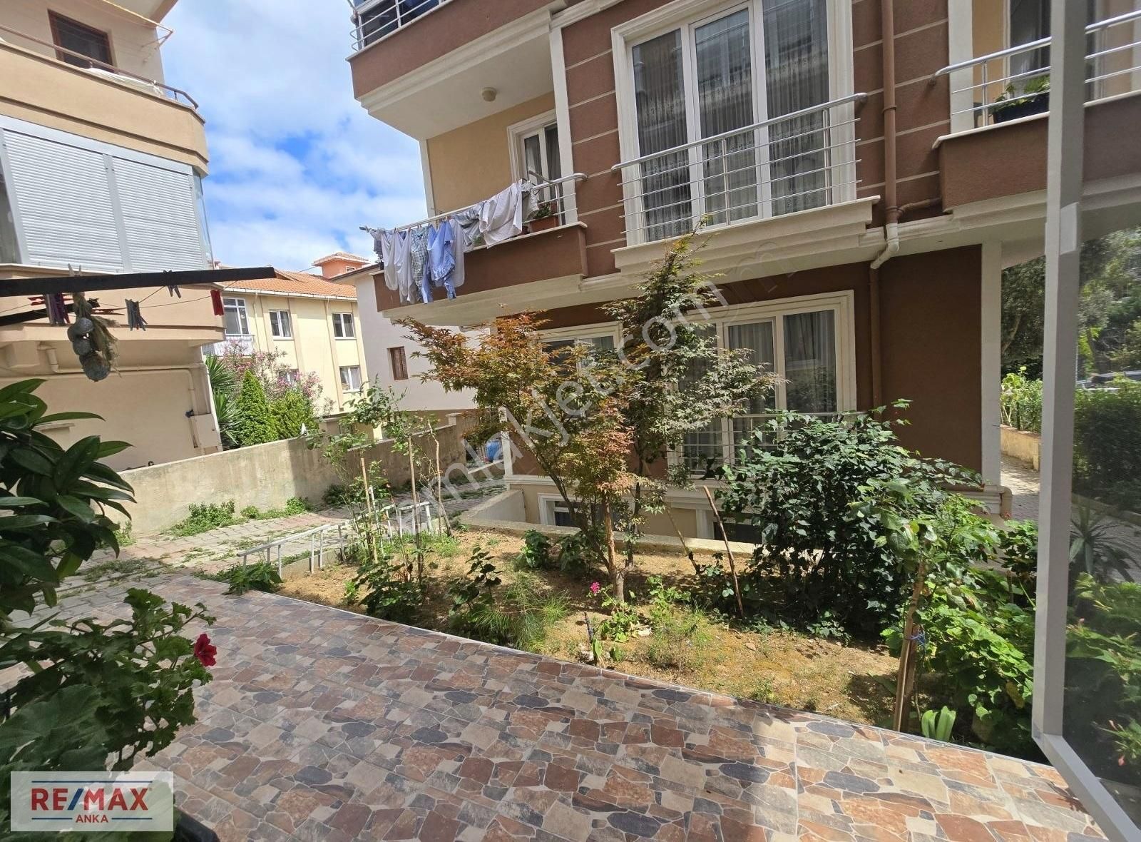Remax Anka'dan Satılık 1+1 Bahçe Katı Daire