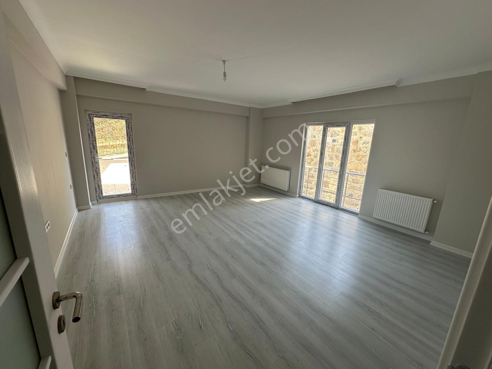 Küçükler Gayrimenkulden Karşıyaka Da Satılık Daire - Görsel 3
