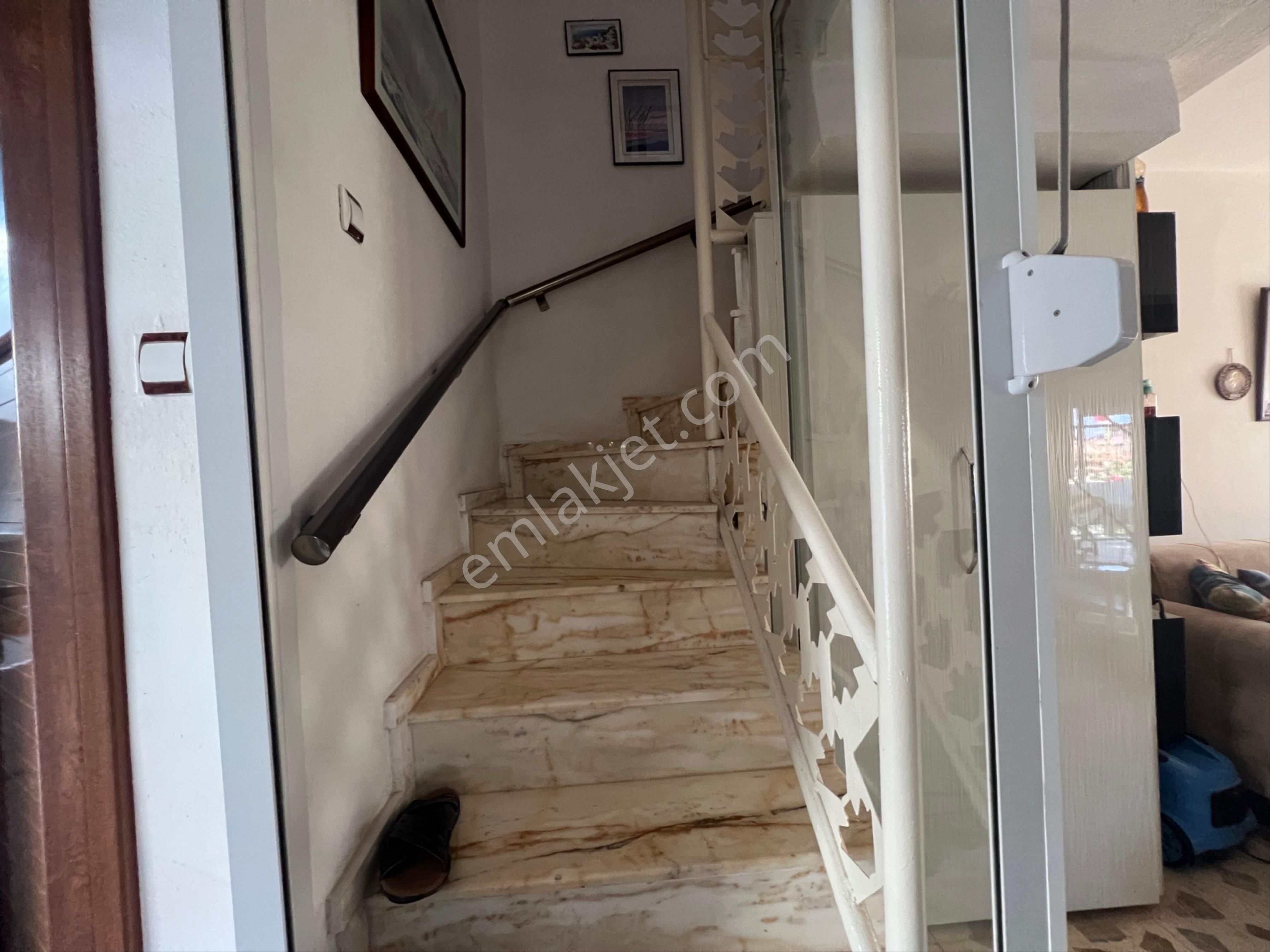 Denize 400 Mt 5+1 Bahçeli Müstakil Tadında Bitişik Nizam Triblex Villa - Görsel 12