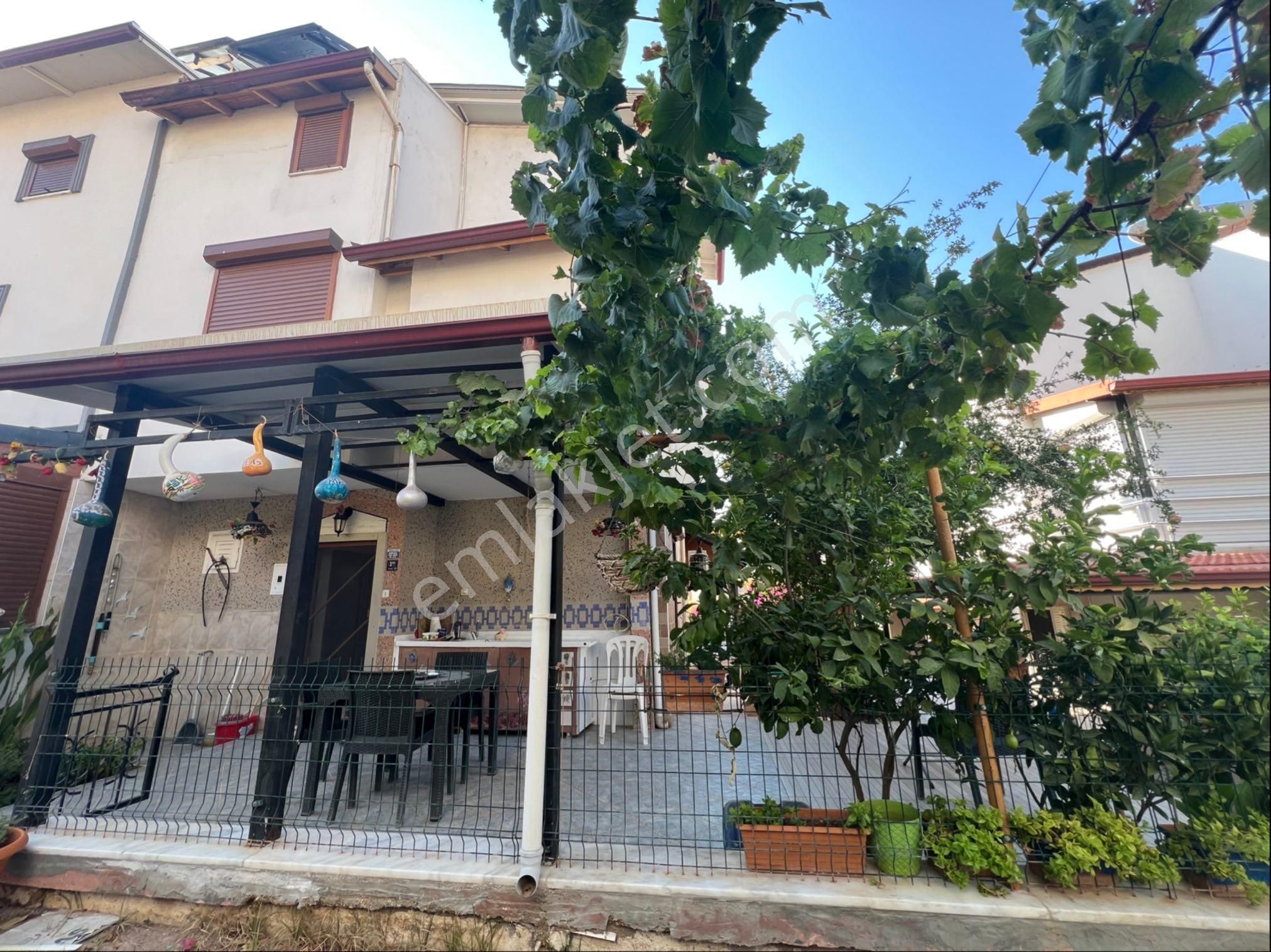 Denize 400 Mt 5+1 Bahçeli Müstakil Tadında Bitişik Nizam Triblex Villa - Görsel 2
