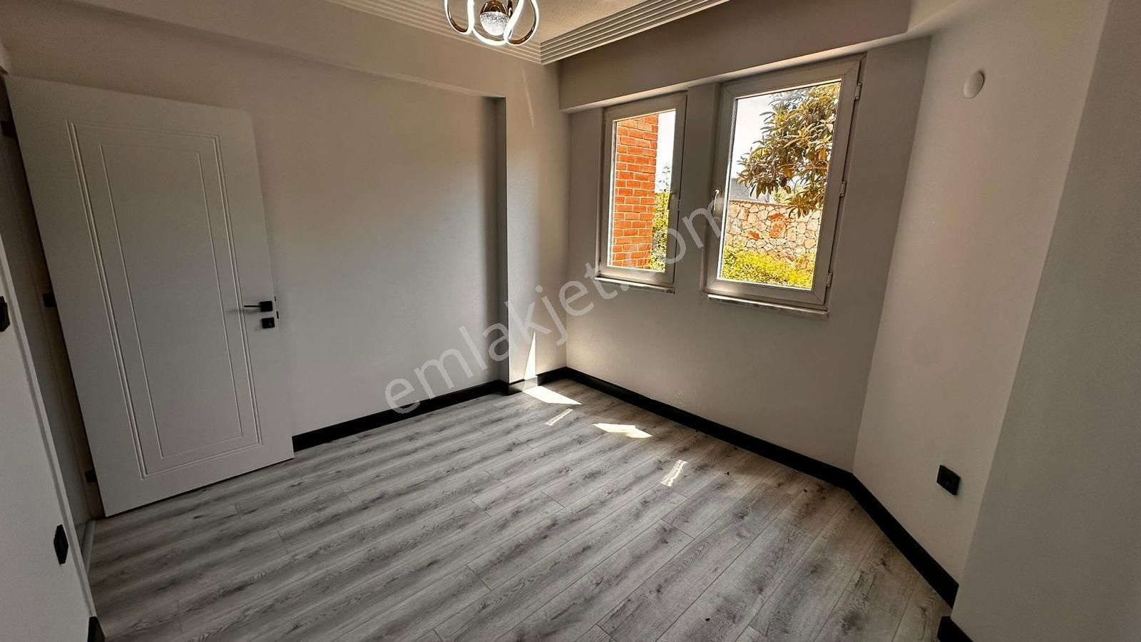 Tatil Konforunda Denize Sıfır Lüks Sitede Eşsiz 2+1 - Görsel 15