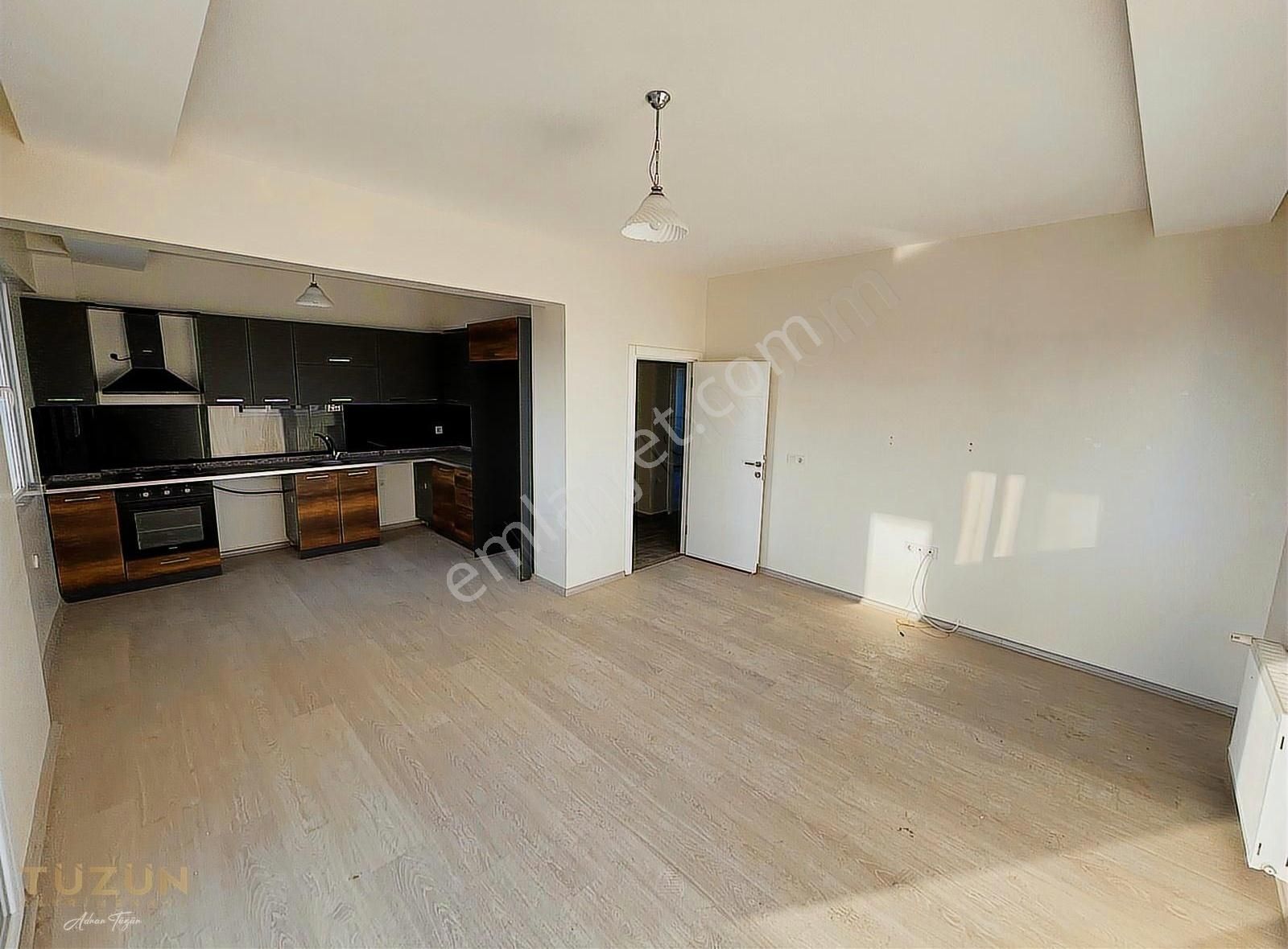 Tüzün'den 34.cadde Civarı Havuzlu 2+1 Geniş Kiralık Daire