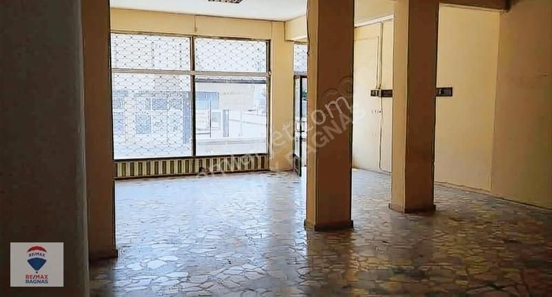 Aşağı Dudullu Cadde Üzeri Satılık Dükkan 65m²