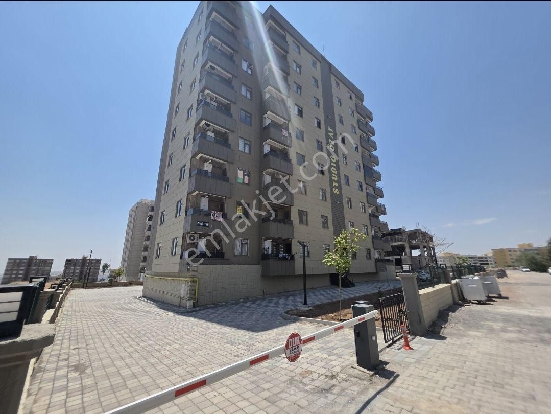 Stüdyo Özay'da 2+1 Açık Mutfak Satılık Daire
