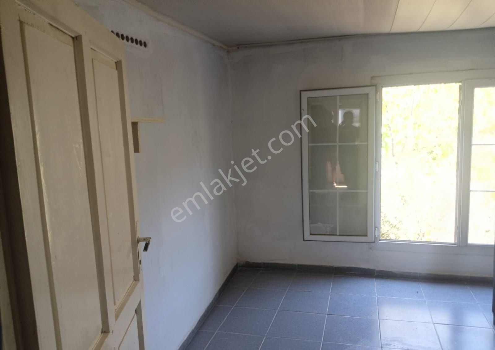 İzmir Bayındır Yusuflu Köyü Bahçeli, Atölyeli, Müştemilatlı Müstakil Ev - Görsel 18