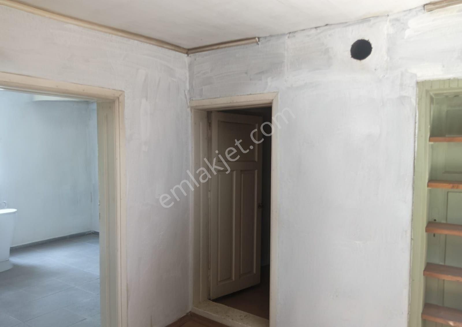 İzmir Bayındır Yusuflu Köyü Bahçeli, Atölyeli, Müştemilatlı Müstakil Ev - Görsel 3