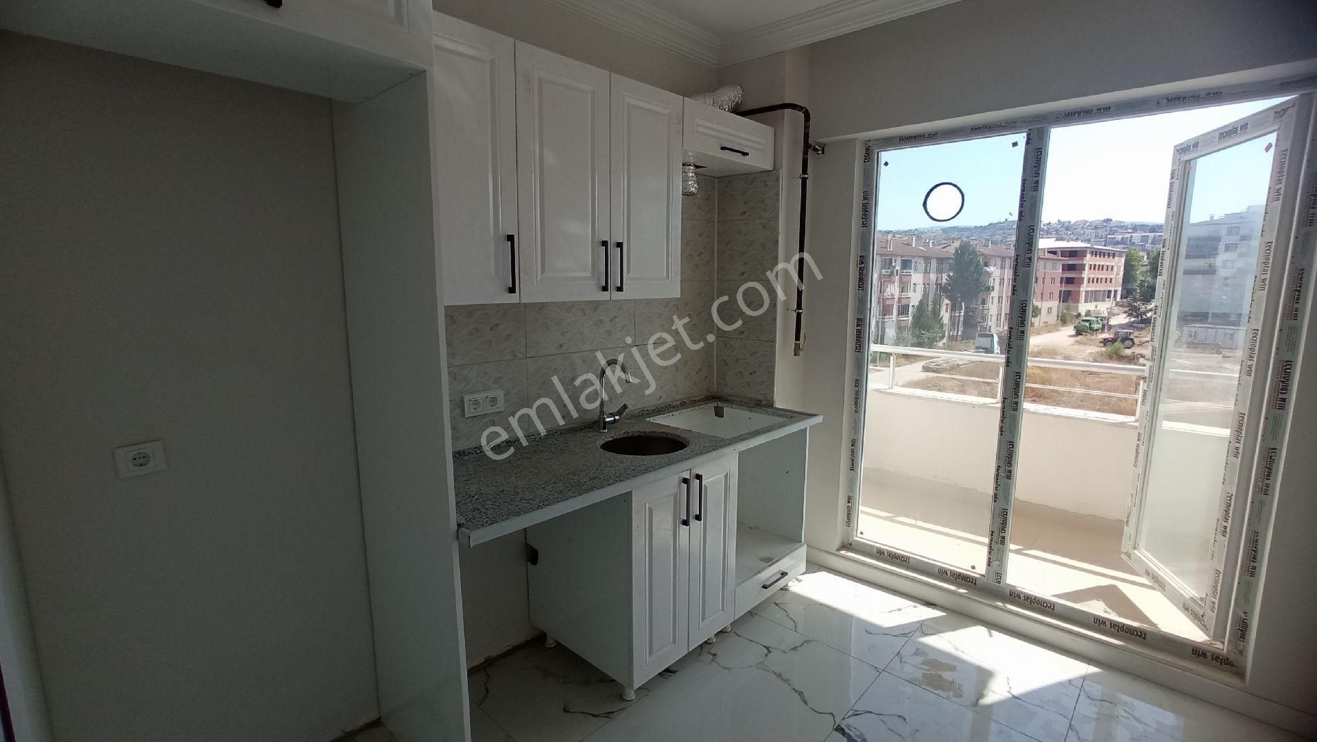 Tokat Erbaa F.s.mahallesi Sıfır 2+1-90 M2 3.kat Uygun Daire