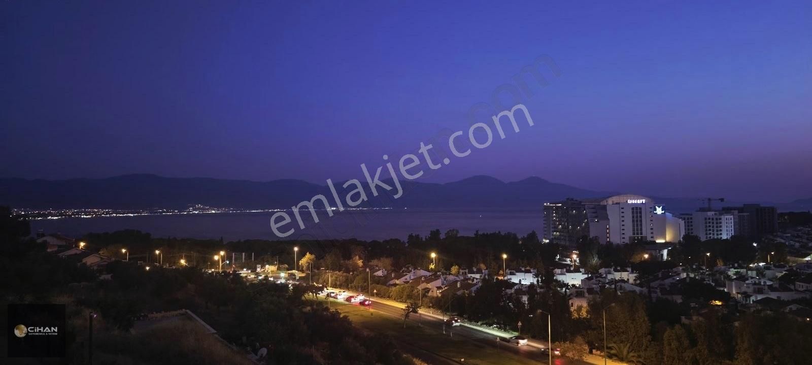 Kuşadası Kadınlar Denizi'nde Satılık Arsa