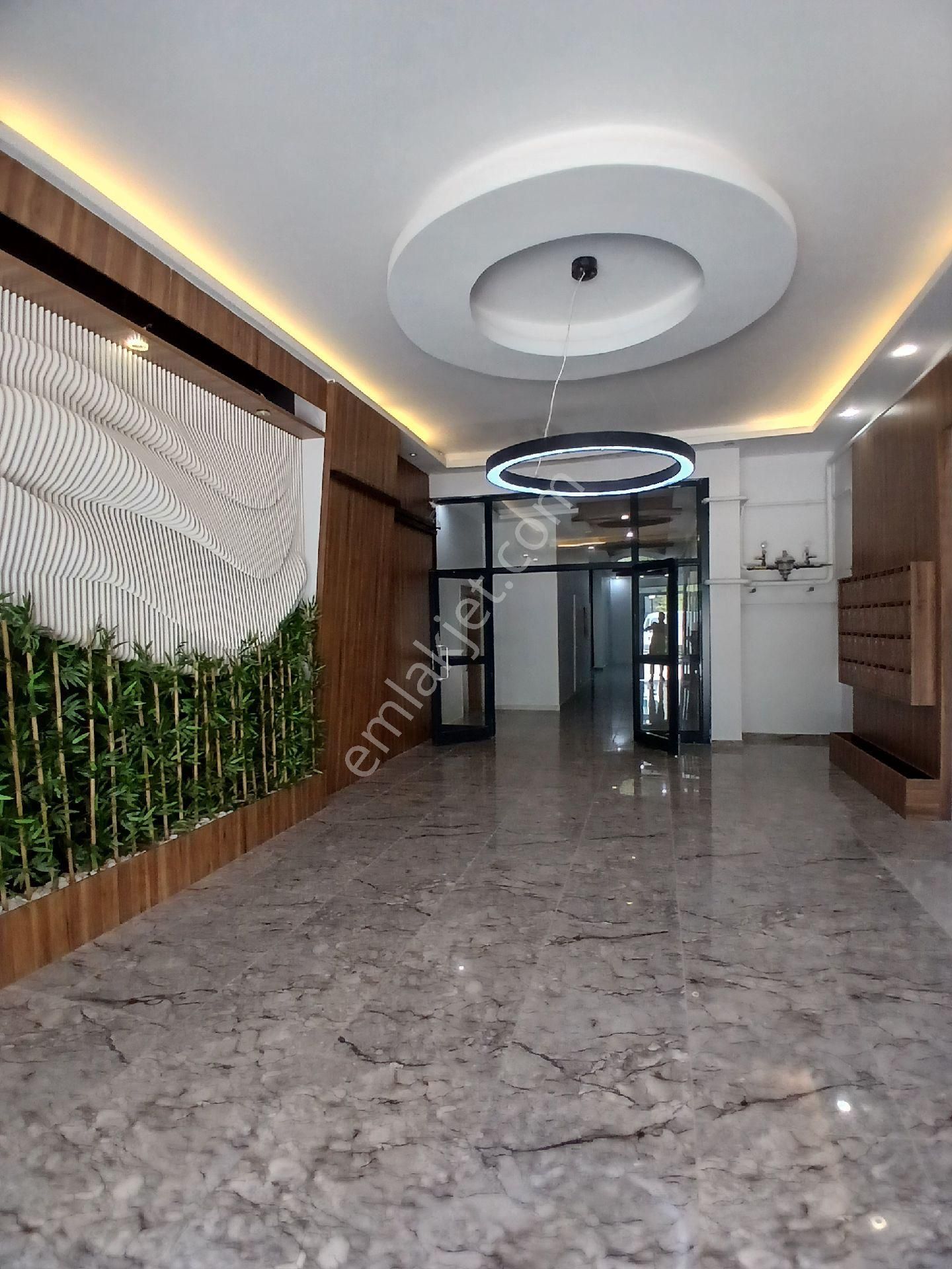 Çiftlik Caddesi Ara Kat Kiralık Daire