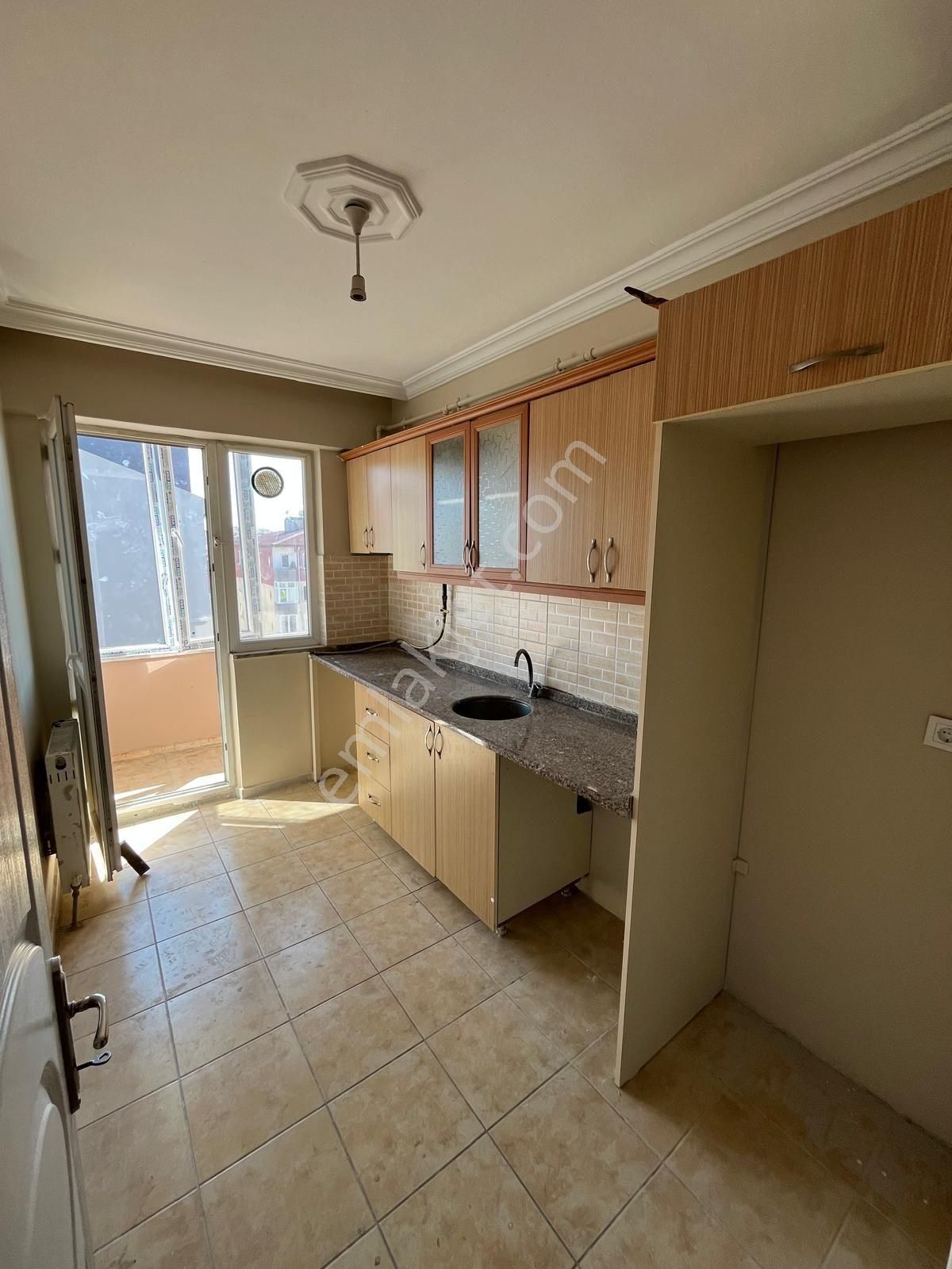 Kiralık Nusratiye Mah 12 Yıl Bakımlı Daire