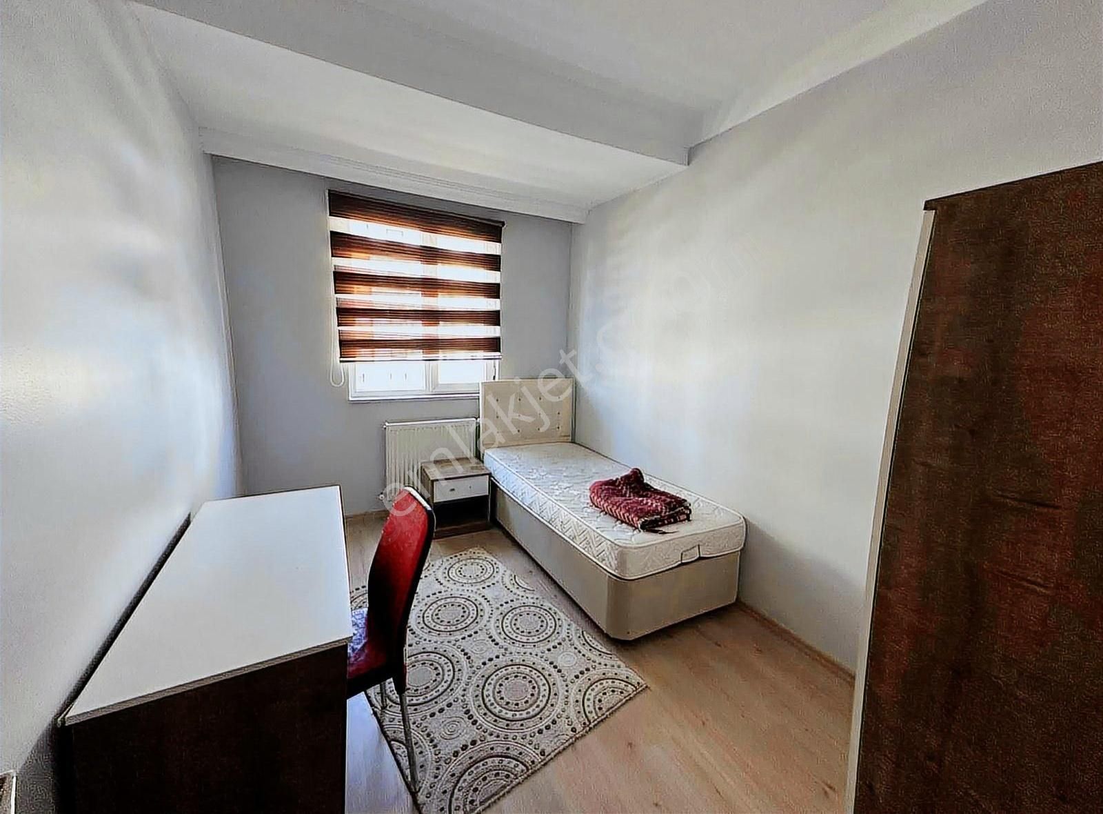 İks Emlaktan Kiralık 2+1 Eşyalı Daire Üniversite Karşısında