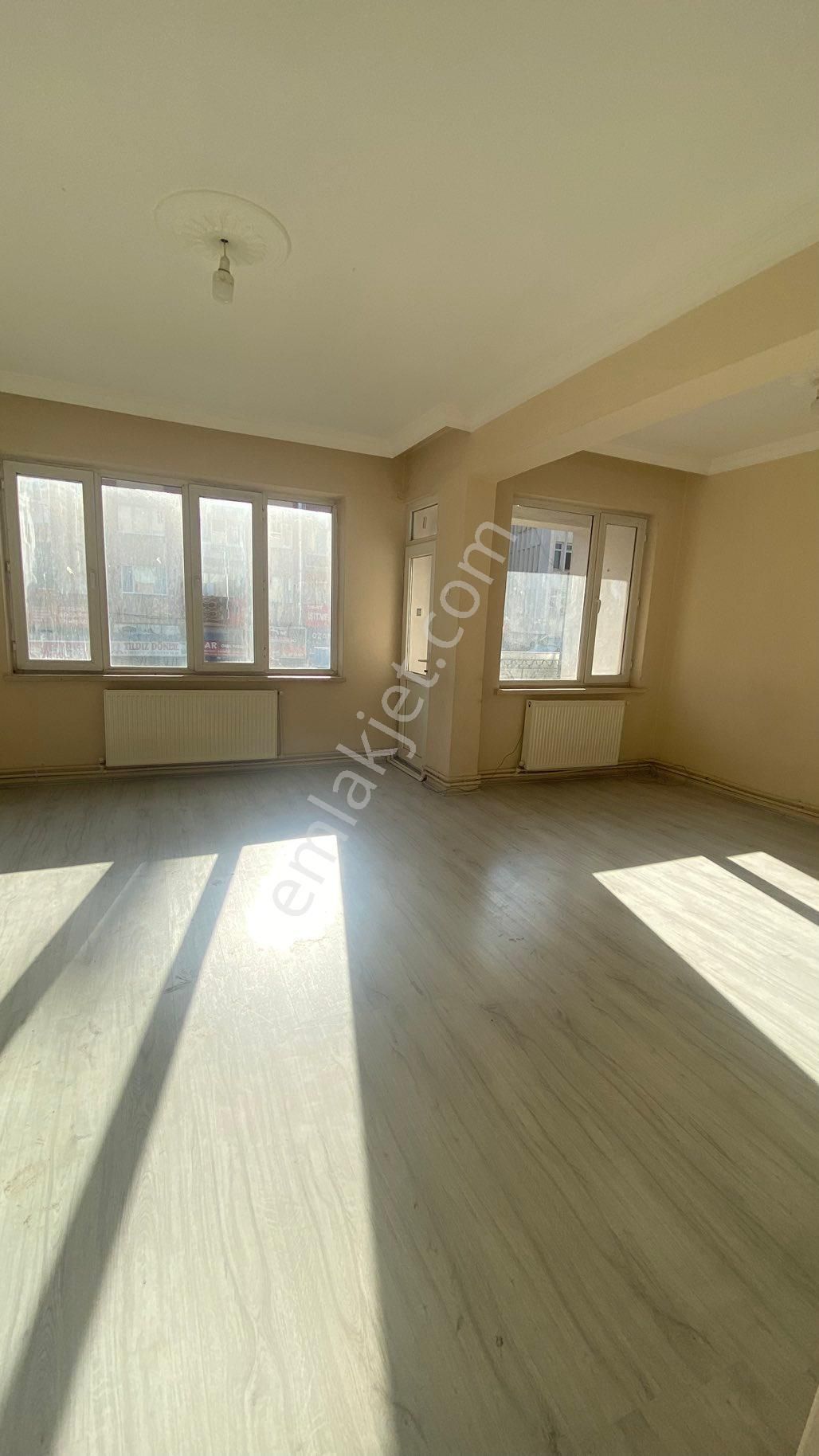 Uşak Merkez Dört Yolda Kiralık 2+1 Daire