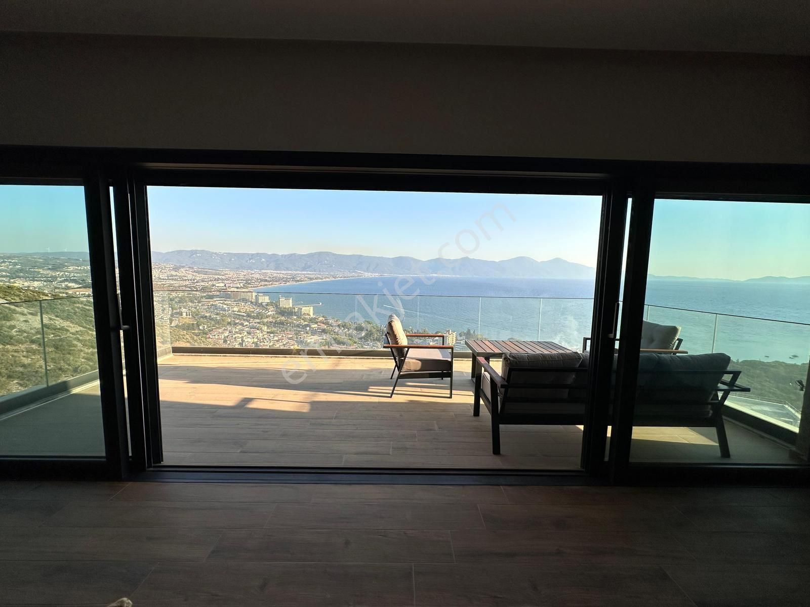 Kuşadsı’nın En Prestijli Projesinde Eşsiz Manzaralı Full Eşyalı 3+1 Rezidans - Görsel 24