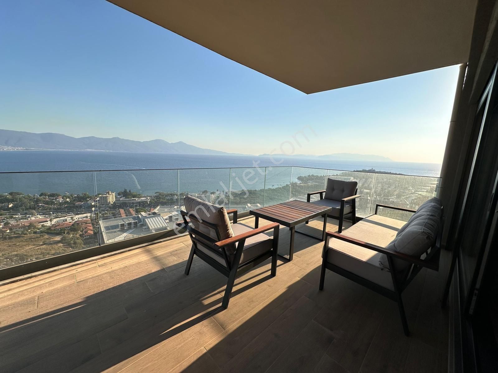 Kuşadsı’nın En Prestijli Projesinde Eşsiz Manzaralı Full Eşyalı 3+1 Rezidans - Görsel 3