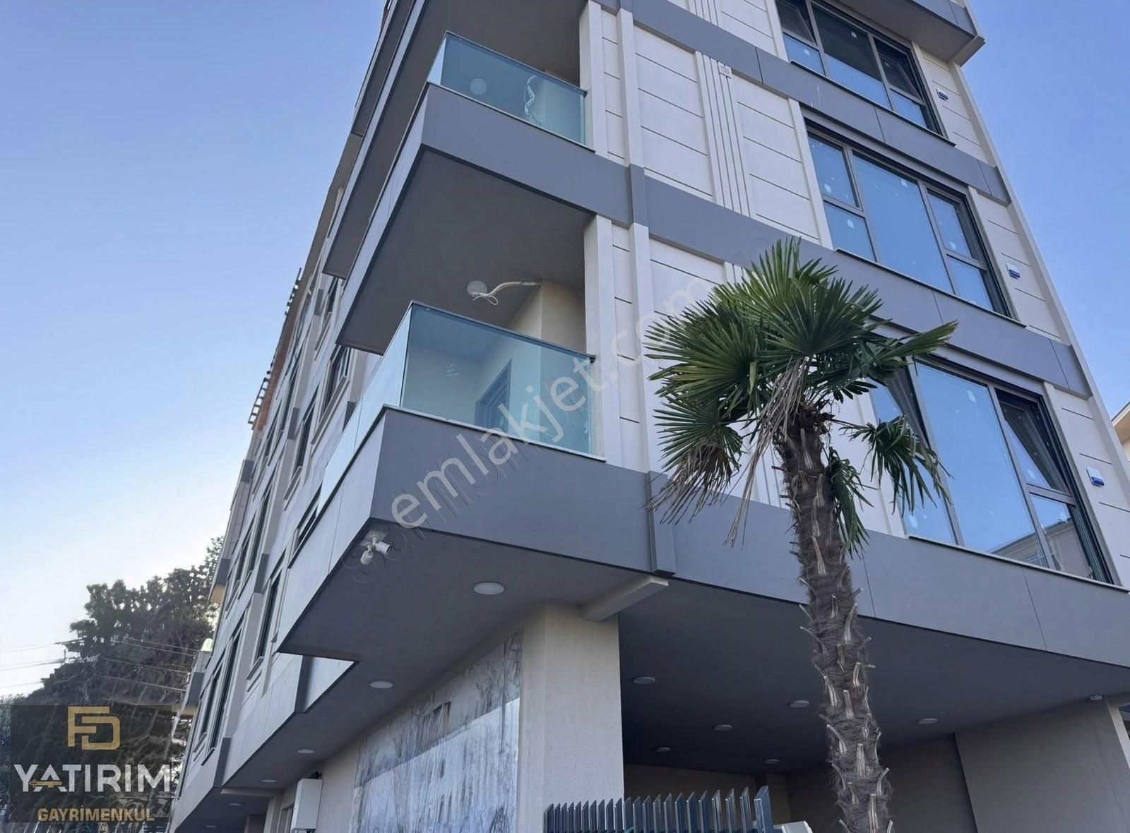 Bağlarbaşı Merkez'de Deniz Manzaralı 2+1 95 M² Asansörlü Ara Kat - Görsel 2