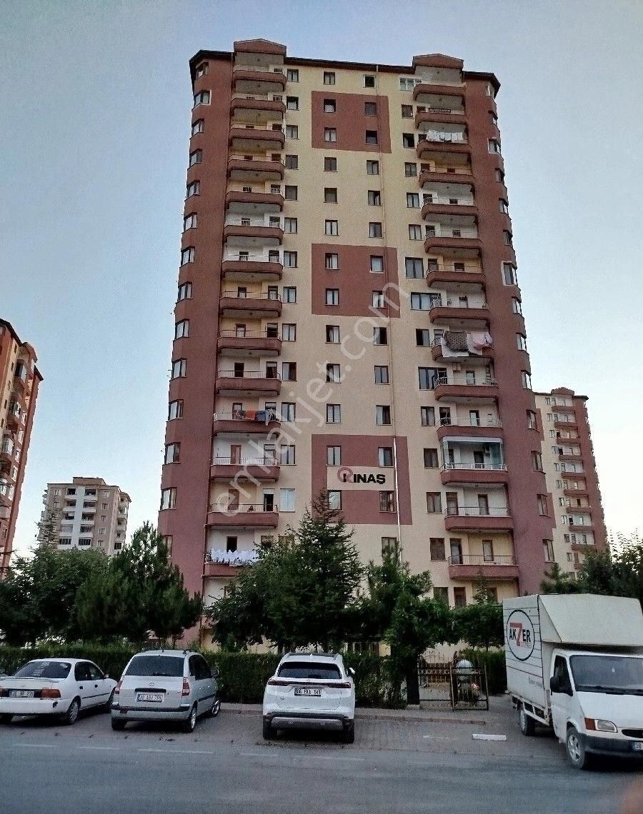 Mehmet Uçan Gayrimenkul Sen Talas Mevlana Anaşehirde Merkezi Konumda Kiralık 3+1daire