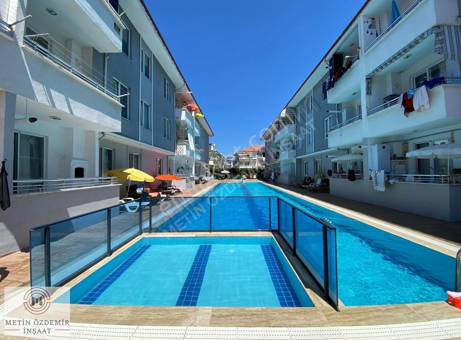 **yaşam Alanınız Tatil Köyü Konforunda, Havuz Cephesinde Şık 1+1