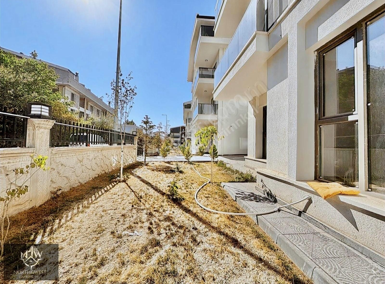 North & West'ten Ara Kat Manzaralı Kiralık 1+1 Daire
