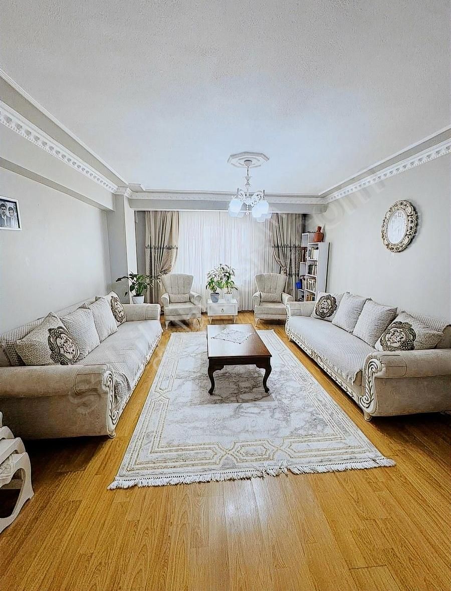 Esenyurt İnönü Mahallesinde Satılık Köşe Başı 3+1 Daire