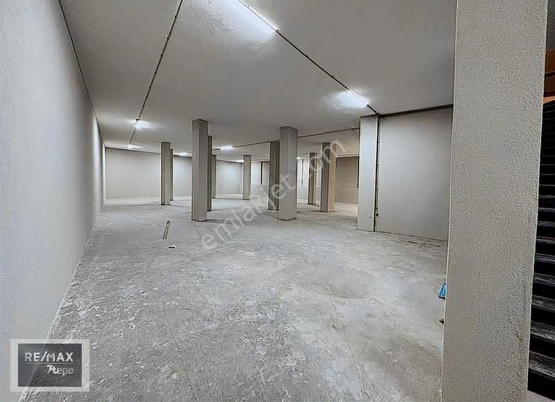 Fatih Cerrahpaşa'da Satlık 400m2 Bodurum Dükkan
