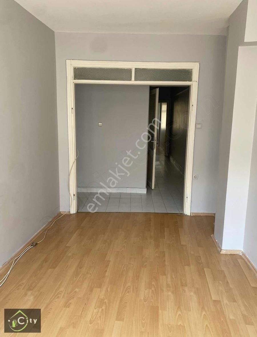 Küçük Saray Meydanında 2+1 Balkonlu