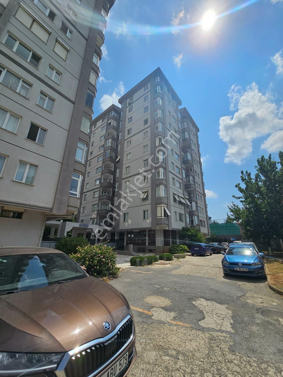 Maltepe Metro 3dk Site İçi Otoparklı Deniz Manzaralı Kombili 2+1