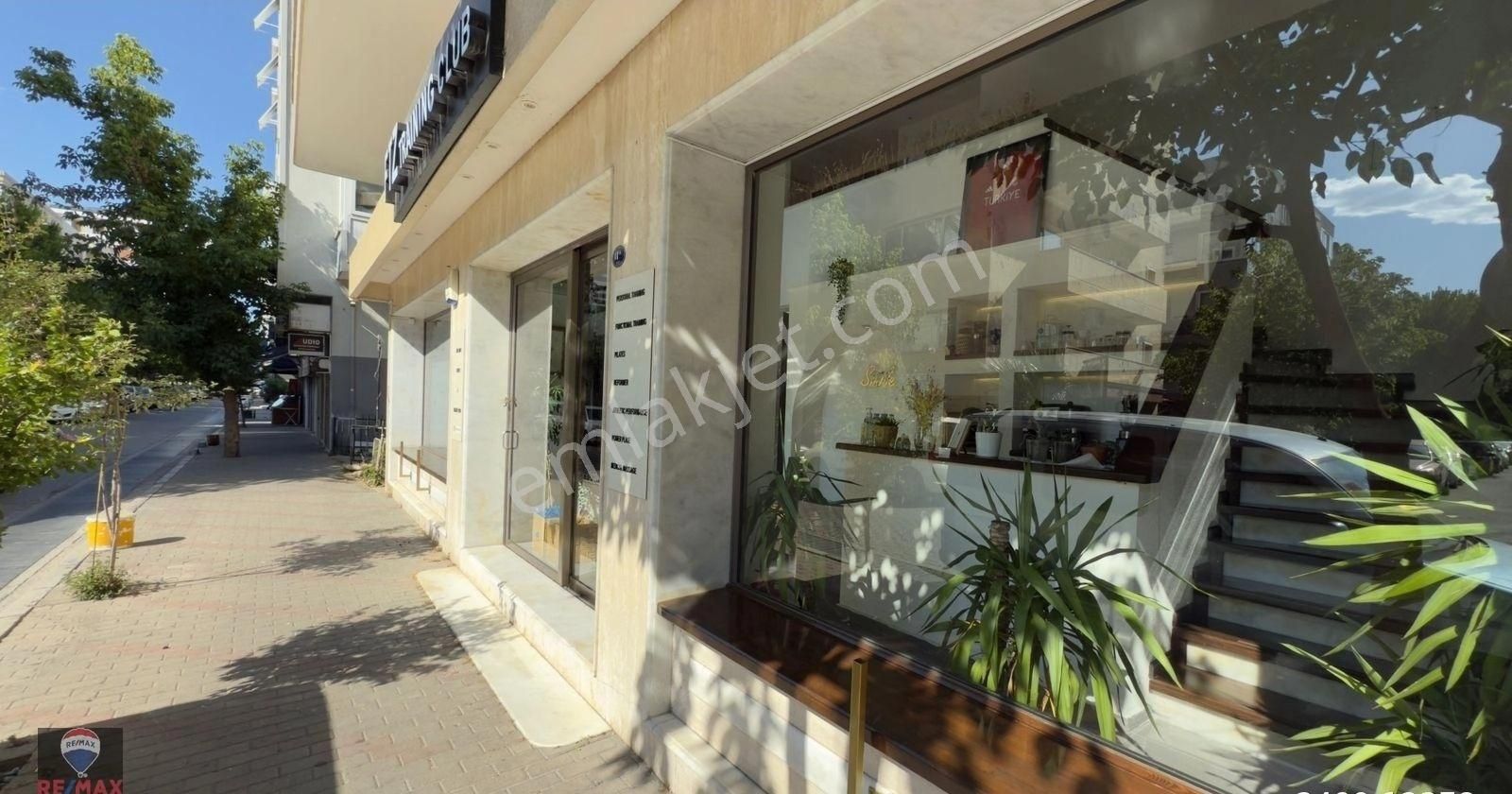 Bostanlı Yıllar Sokağında Satılık Dükkan/batar Katlı/114 M2