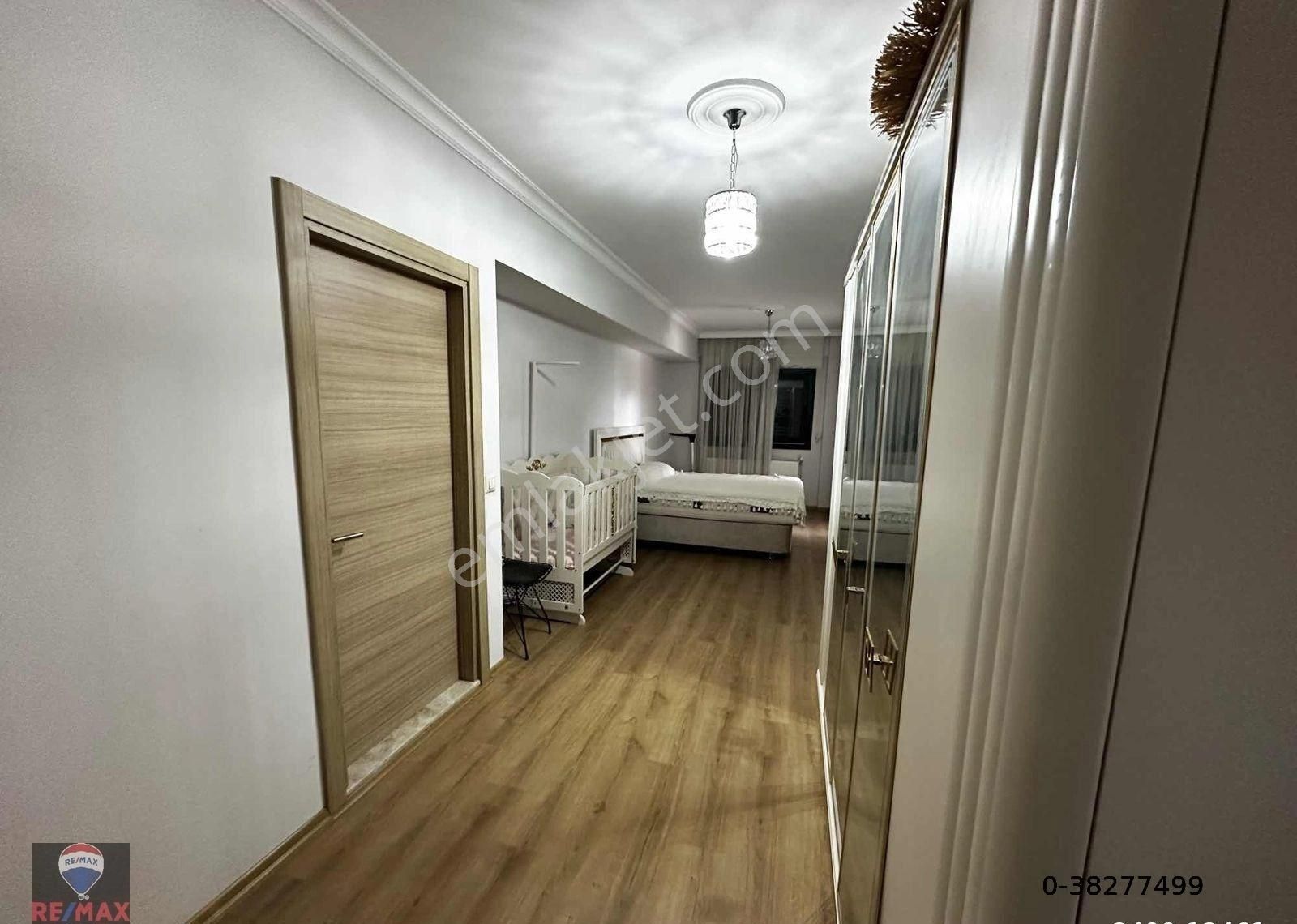 Bayraklı Gümüşpala'da Eşyalı Kiralık Daire