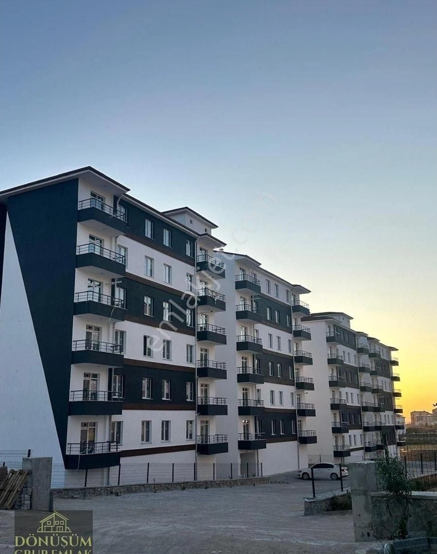 Dönüşüm Emlak'tan Üniversite Yolunda Kiralık Sıfır Lüks Eşyalı 2+1 Daire