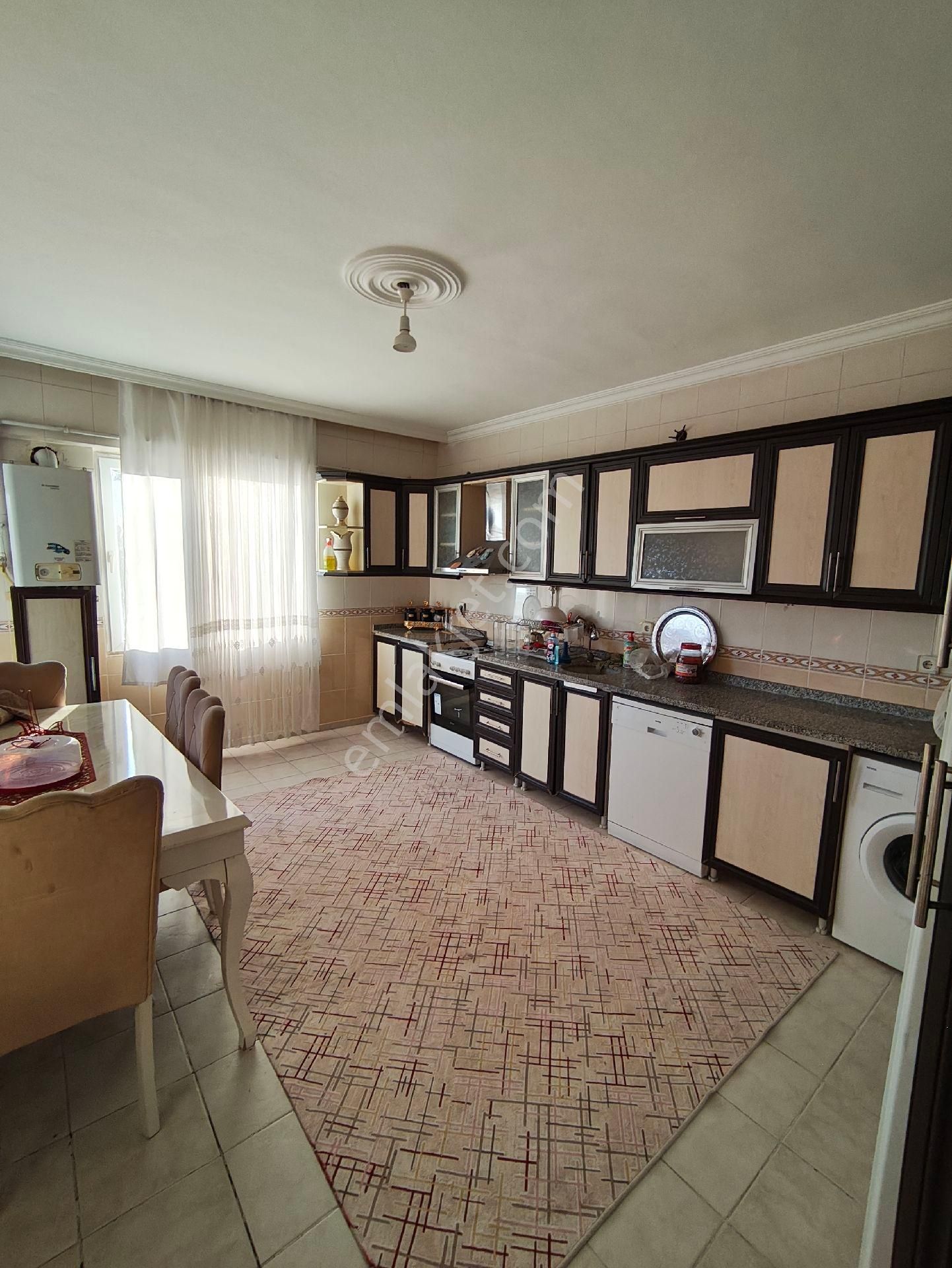 Karaköprü 35 De Caddeye Yakın Önü Açık 4 Odalı Daire