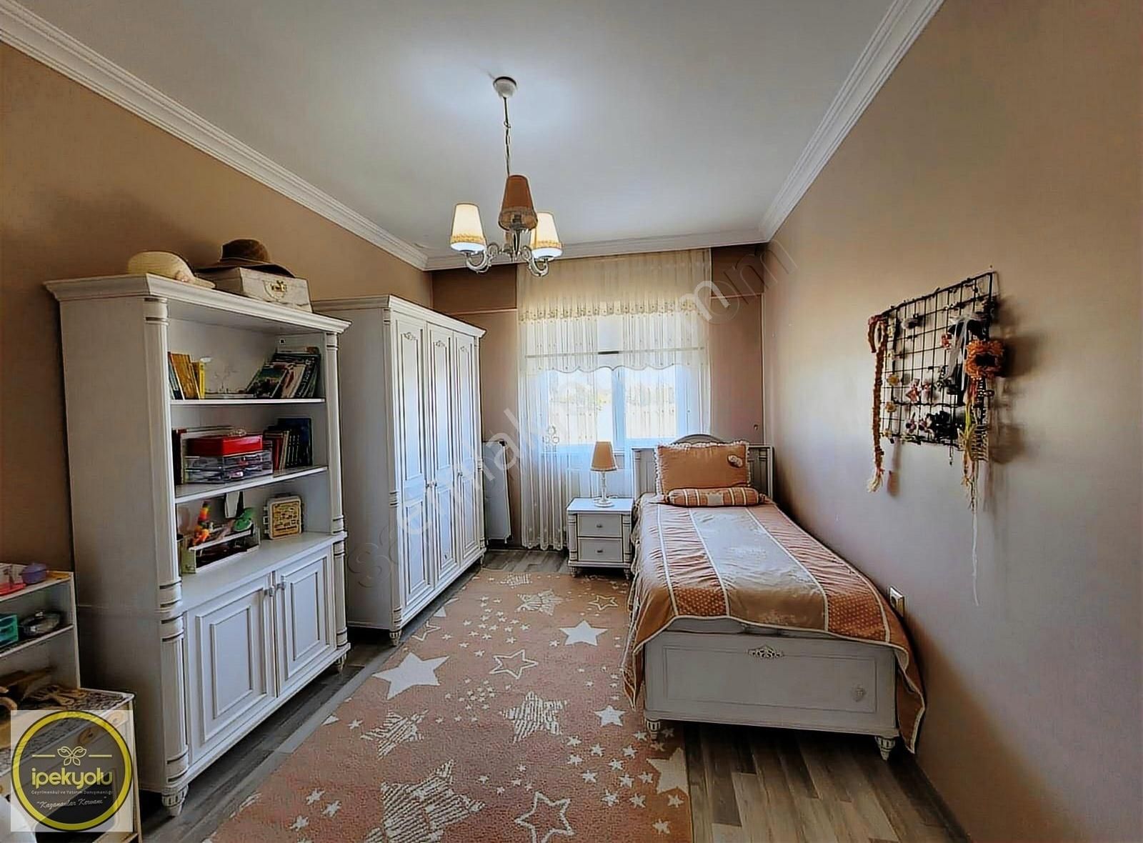 İpekyolu Gayrimenkulden Güryol Sitesinde 4+1 Satılık Lüks Daire