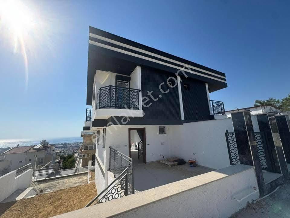 Karaova Bölgesinde Full Deniz Manzaralı Sıfır Villa