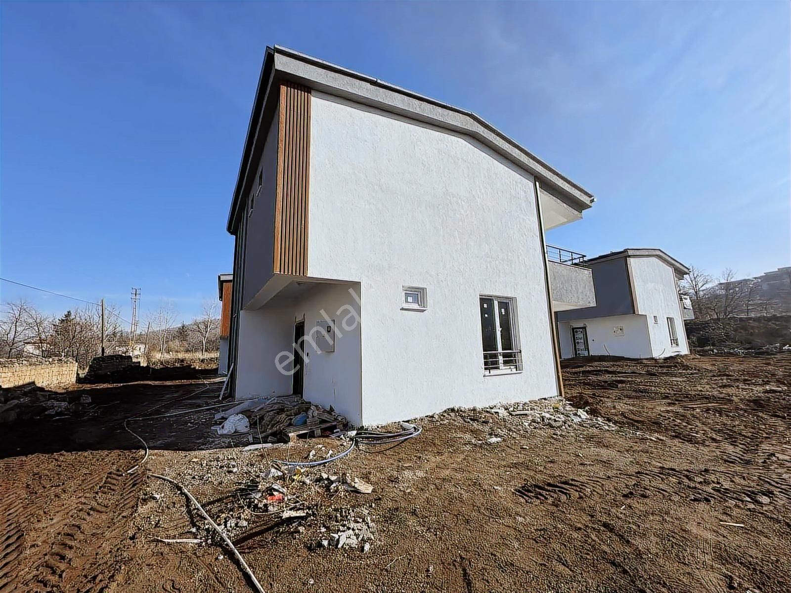 Remax Söz'den Hacılar Akdamda Satılık Sıfır Villa