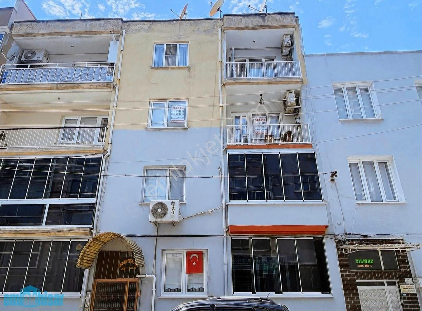 Akhisar Atatürk Mh.pazar Pazarı Mevki Satılık 3+1 Arakat Daire