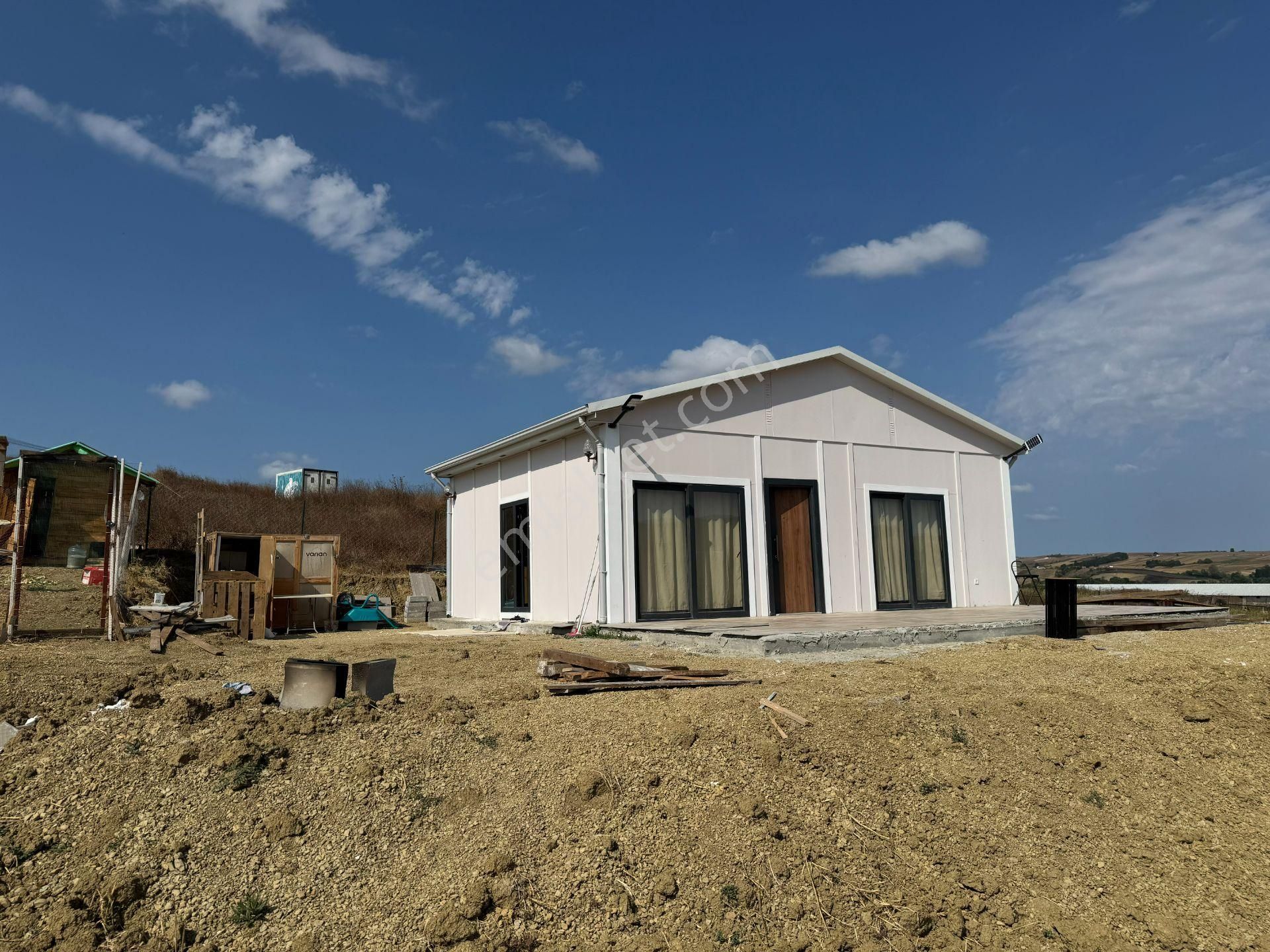 Körfez Çıraklıda 53 M2 Prefabrik Yapılı 1049 M2 Arsa