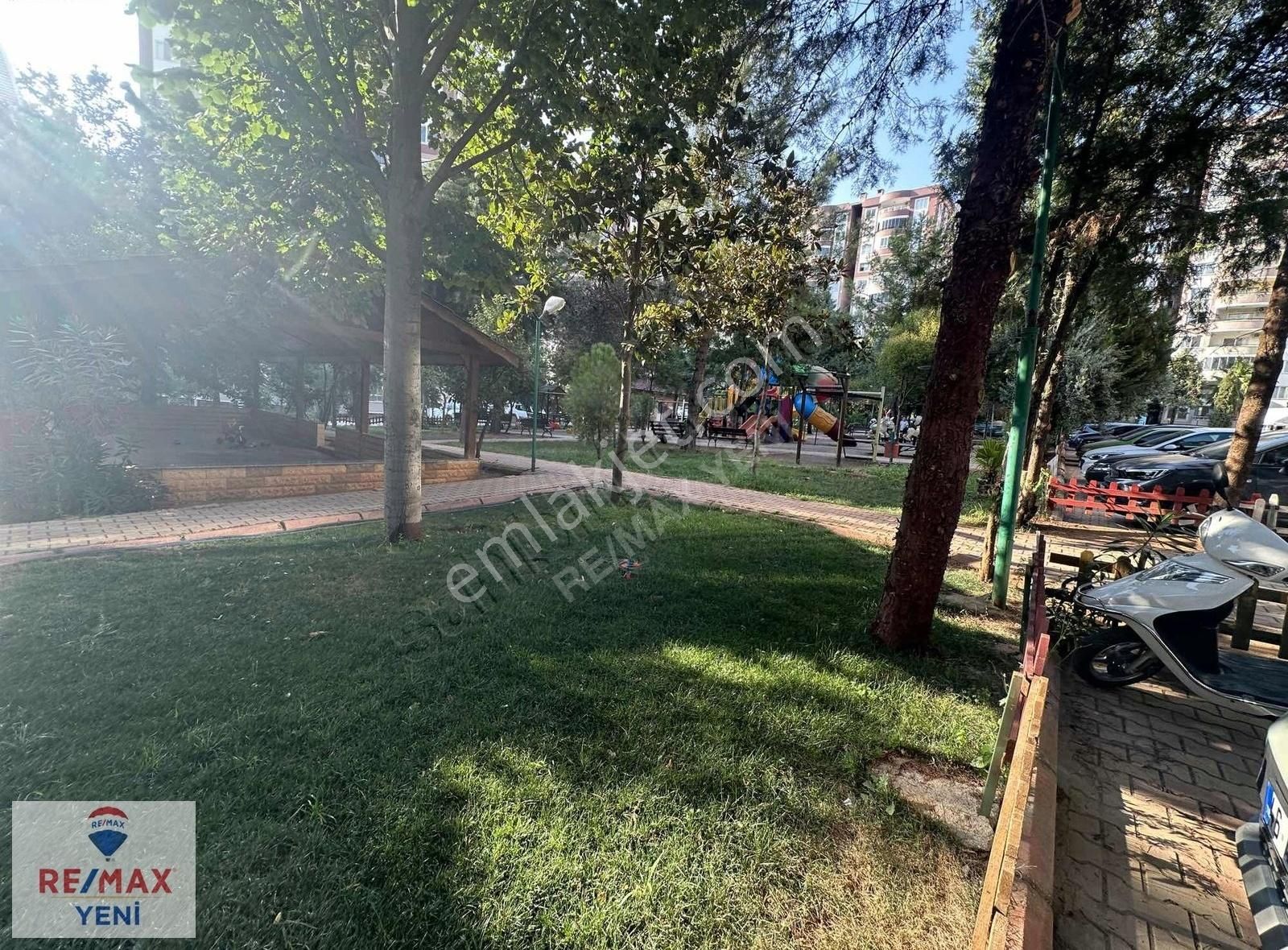 Ana Cadde Üzerinde Yağmur Sitesinde Satlık 4+1