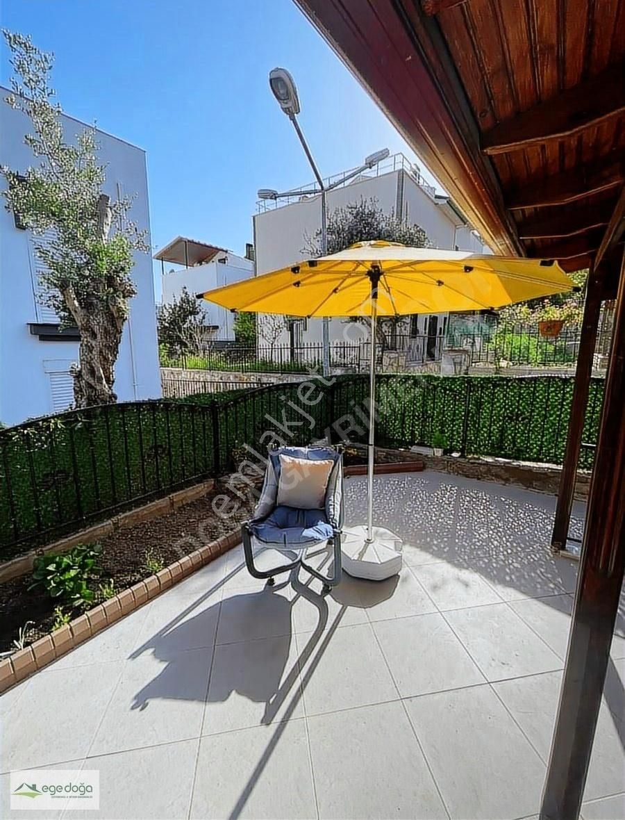 Kuşadası Kadınlar Denizi Havuzlu Site Bahçeli Verendali 4+1 - Görsel 11