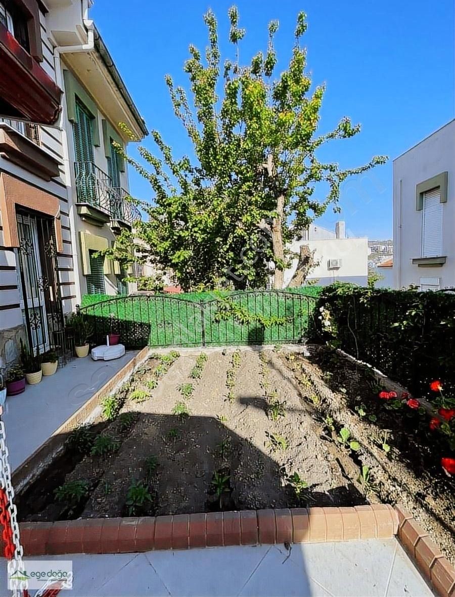 Kuşadası Kadınlar Denizi Havuzlu Site Bahçeli Verendali 4+1 - Görsel 13