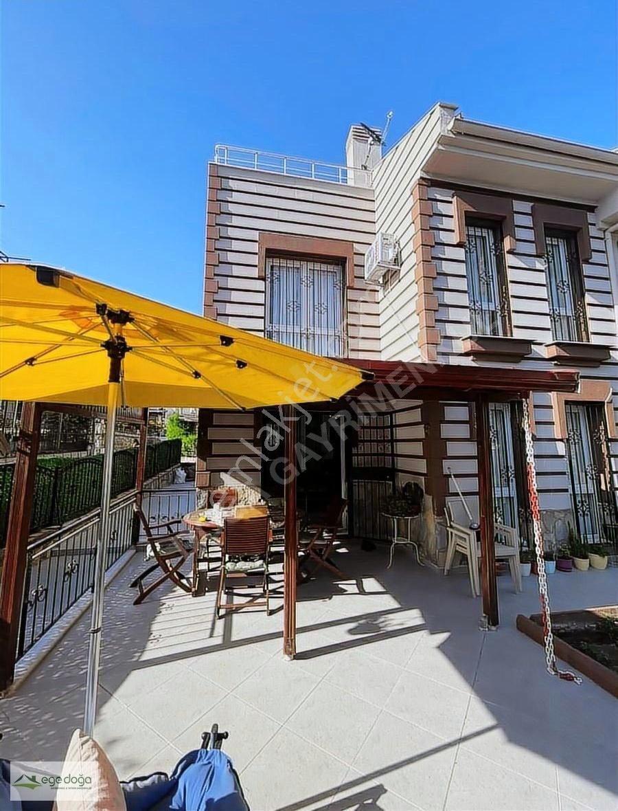 Kuşadası Kadınlar Denizi Havuzlu Site Bahçeli Verendali 4+1 - Görsel 15