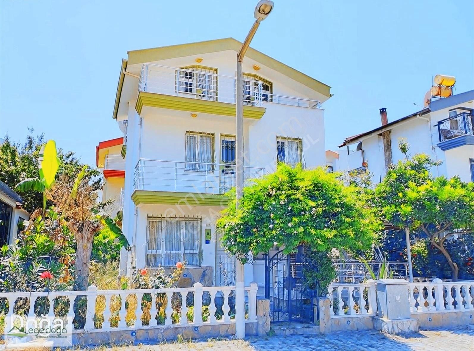 Kuşadası Sitelerde Plaja Yakın Müstakil Havuzlu Site Satılık Vil