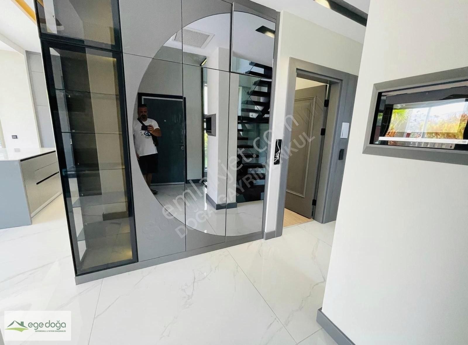 Kuşadası Plaja 200m Özel Havuzlu Hamam Sauna Köşe Konum 4+1 Vill - Görsel 28