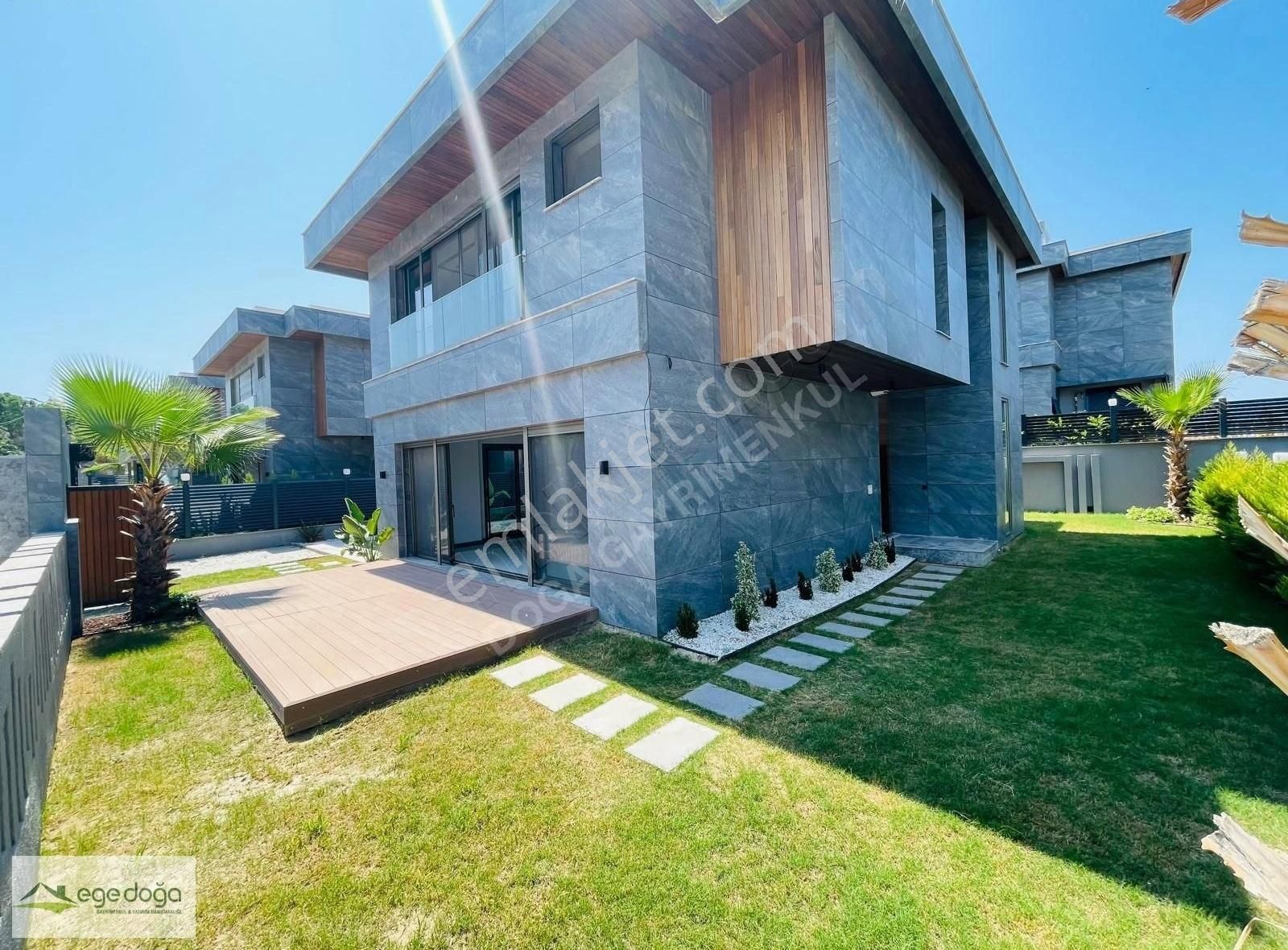 Kuşadası Plaja 200m Özel Havuzlu Hamam Sauna Köşe Konum 4+1 Vill - Görsel 15