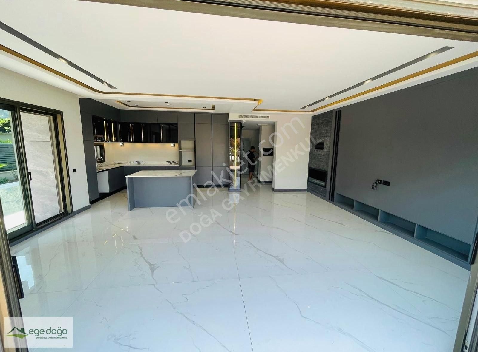 Kuşadası Plaja 200m Özel Havuzlu Hamam Sauna Köşe Konum 4+1 Vill - Görsel 22