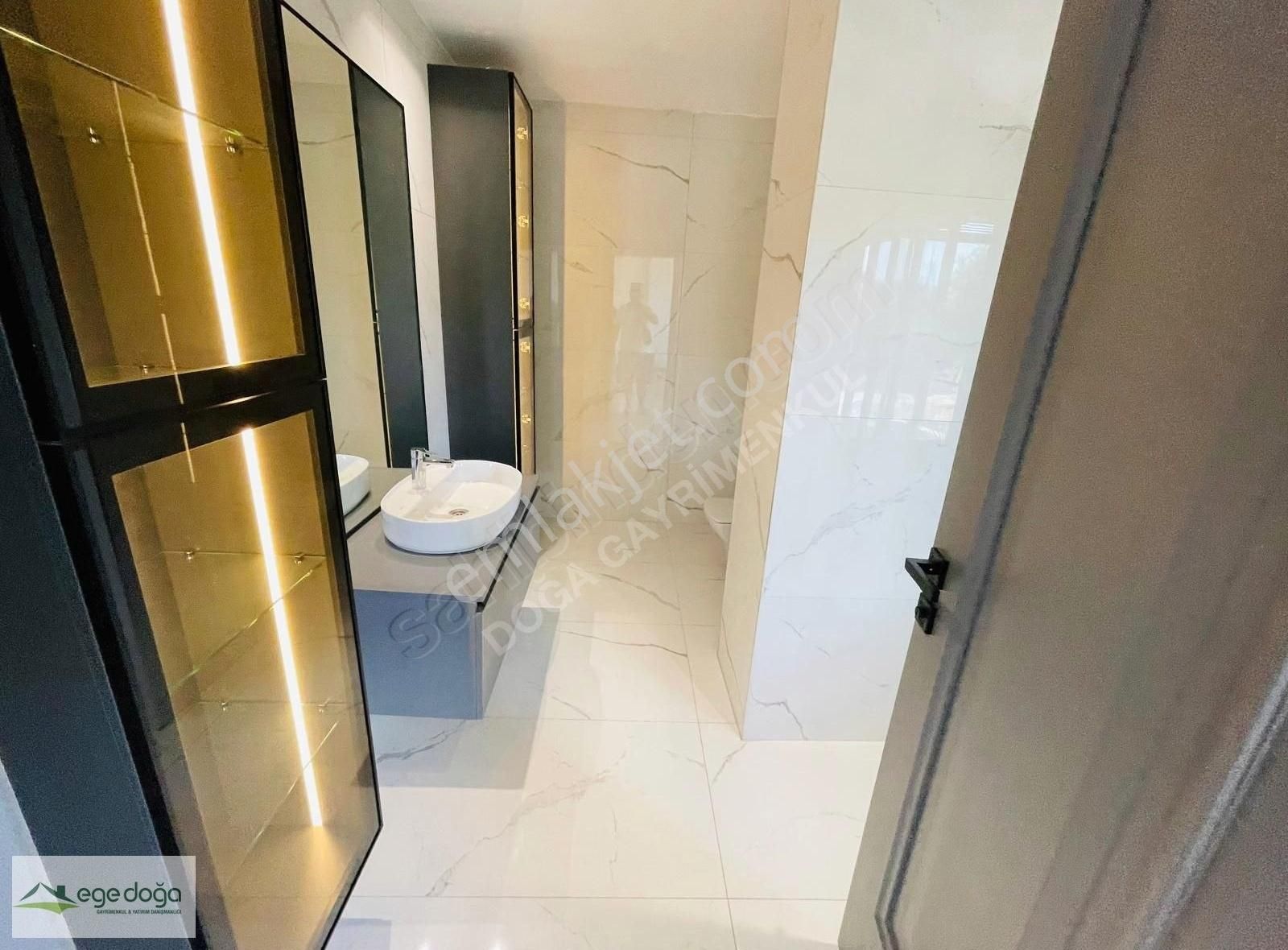 Kuşadası Plaja 200m Özel Havuzlu Hamam Sauna Köşe Konum 4+1 Vill - Görsel 21