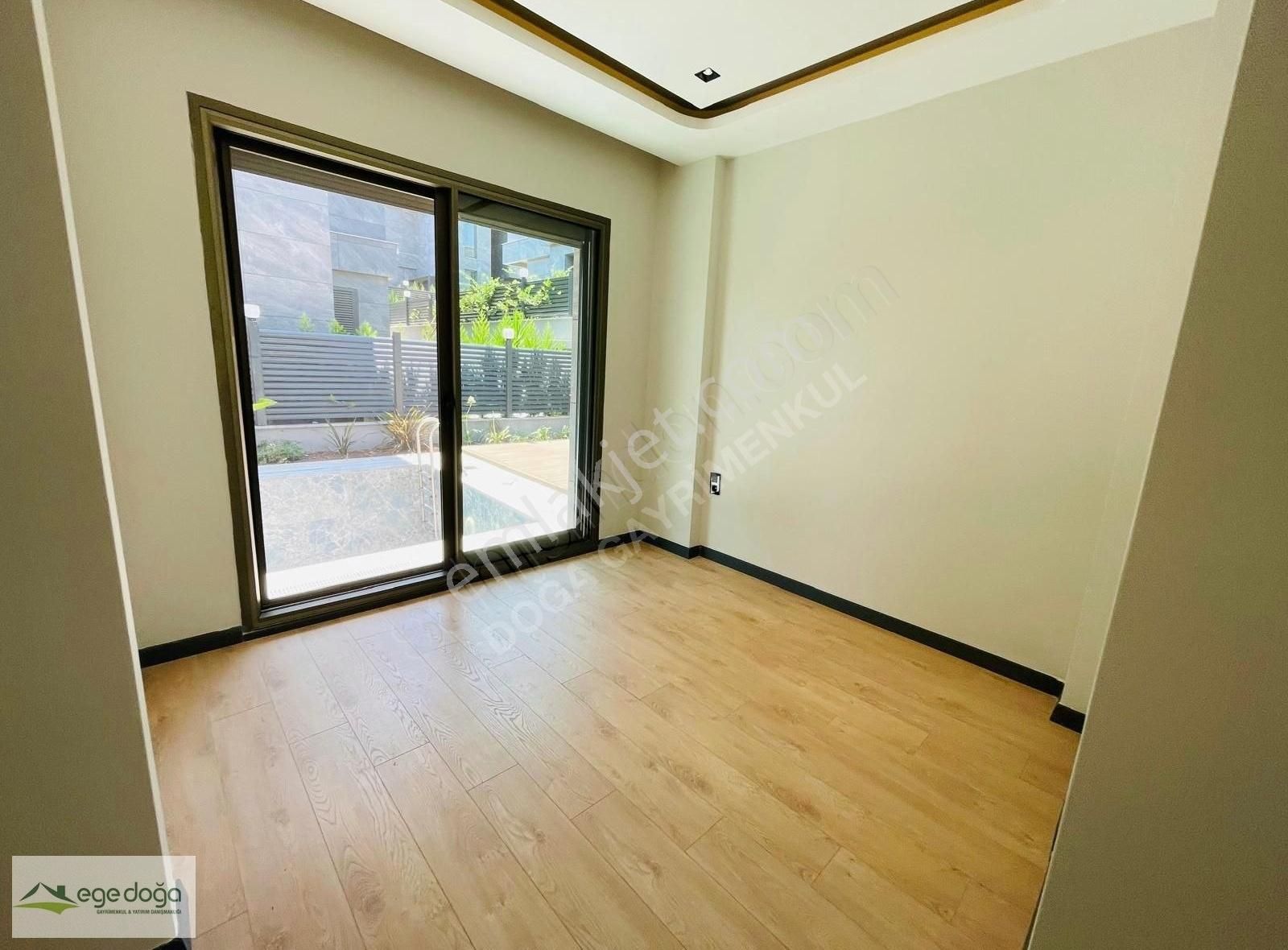 Kuşadası Plaja 200m Özel Havuzlu Hamam Sauna Köşe Konum 4+1 Vill - Görsel 6